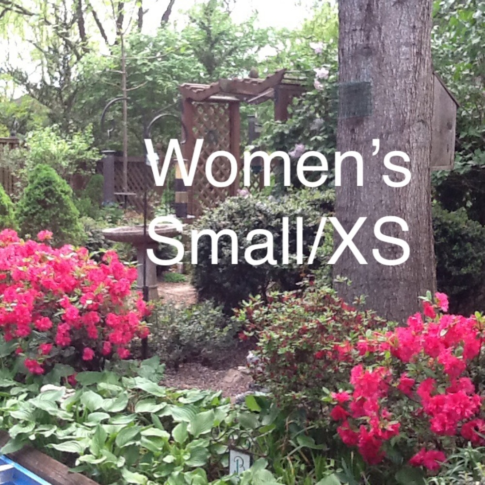 <<<<<<<<All women’s small and extra small here!